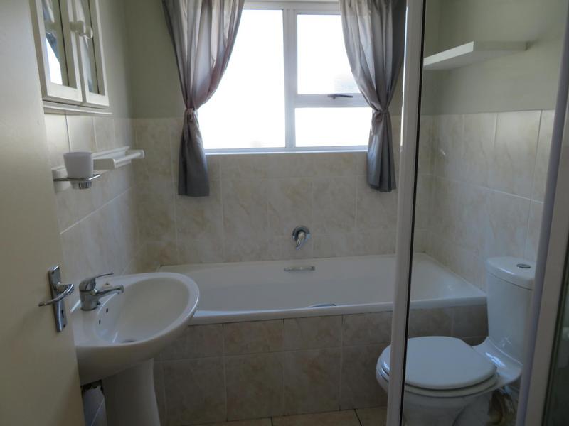 To Let 3 Bedroom Property for Rent in Eikenbosch Western Cape